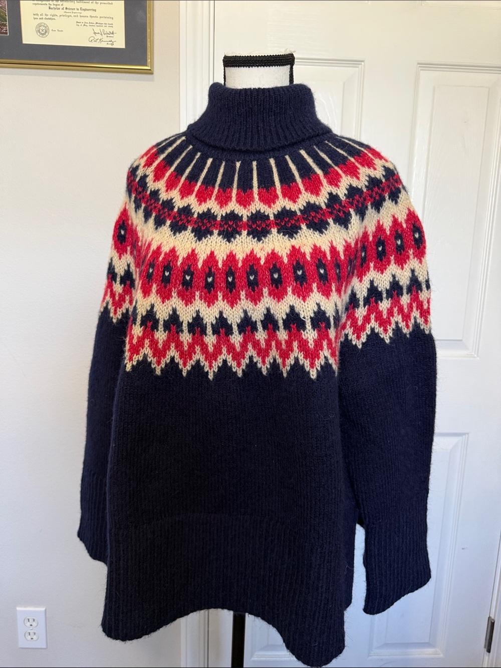 Gap Women’s Fairisle sweater Super warm! Like new Sz L navy red cream heavy
